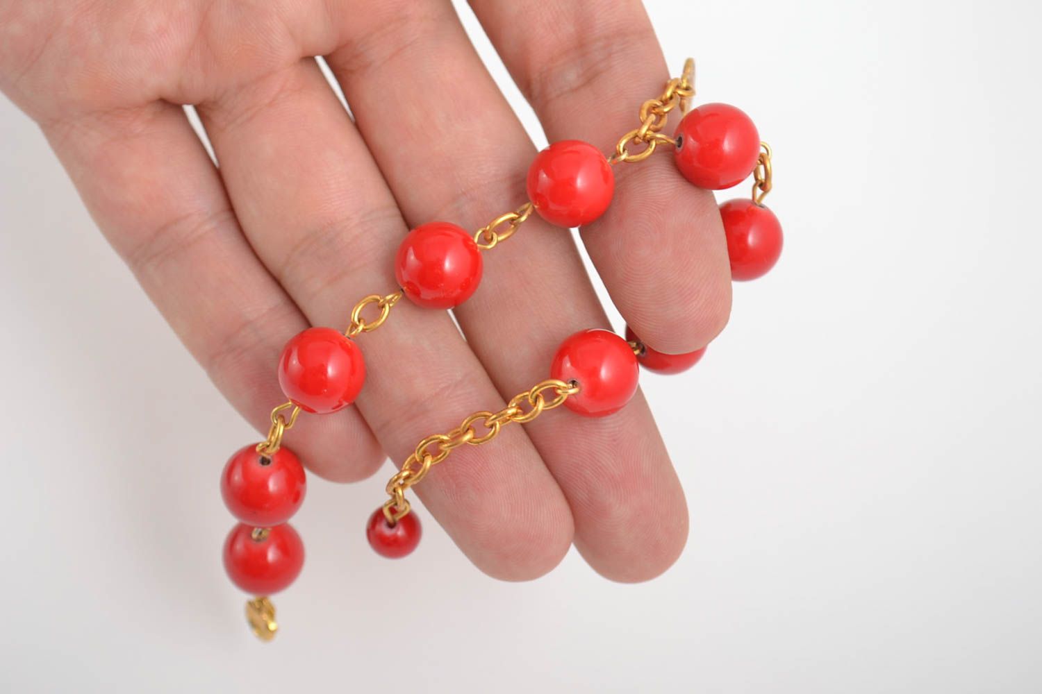 Red large beads bracelet on a chain in gold color with heart shape charm photo 5
