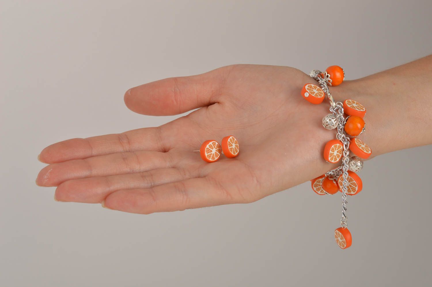 Браслет на руку красивые серьги украшения из полимерной глины Апельсинки фото 2