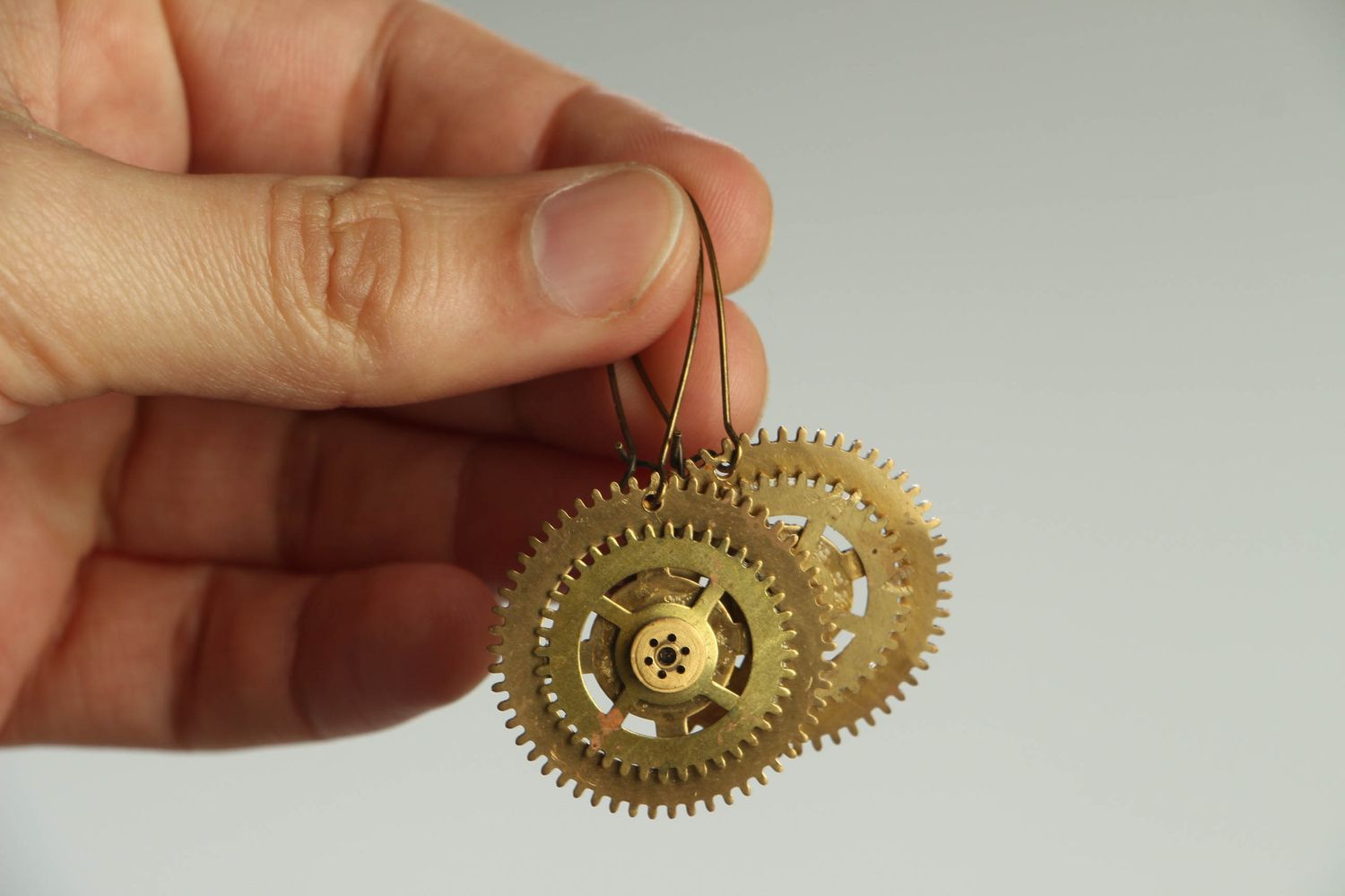 Pendientes artesanales con mecanismos de reloj en estilo de steampunk foto 3