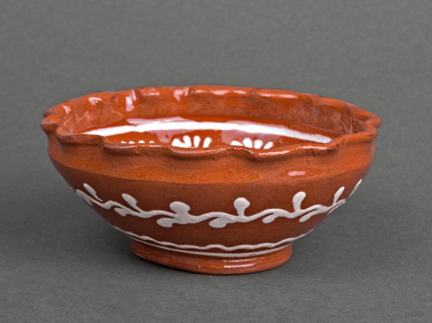 Ceramic fruit bowl photo 1
