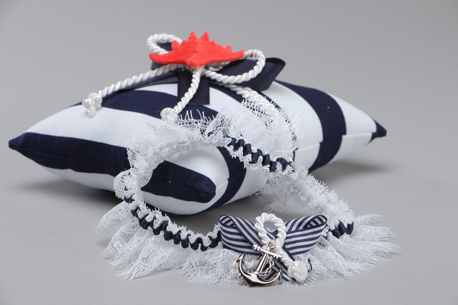 Set of handmade wedding accessories in marine style ring pillow and bridal garter photo 3