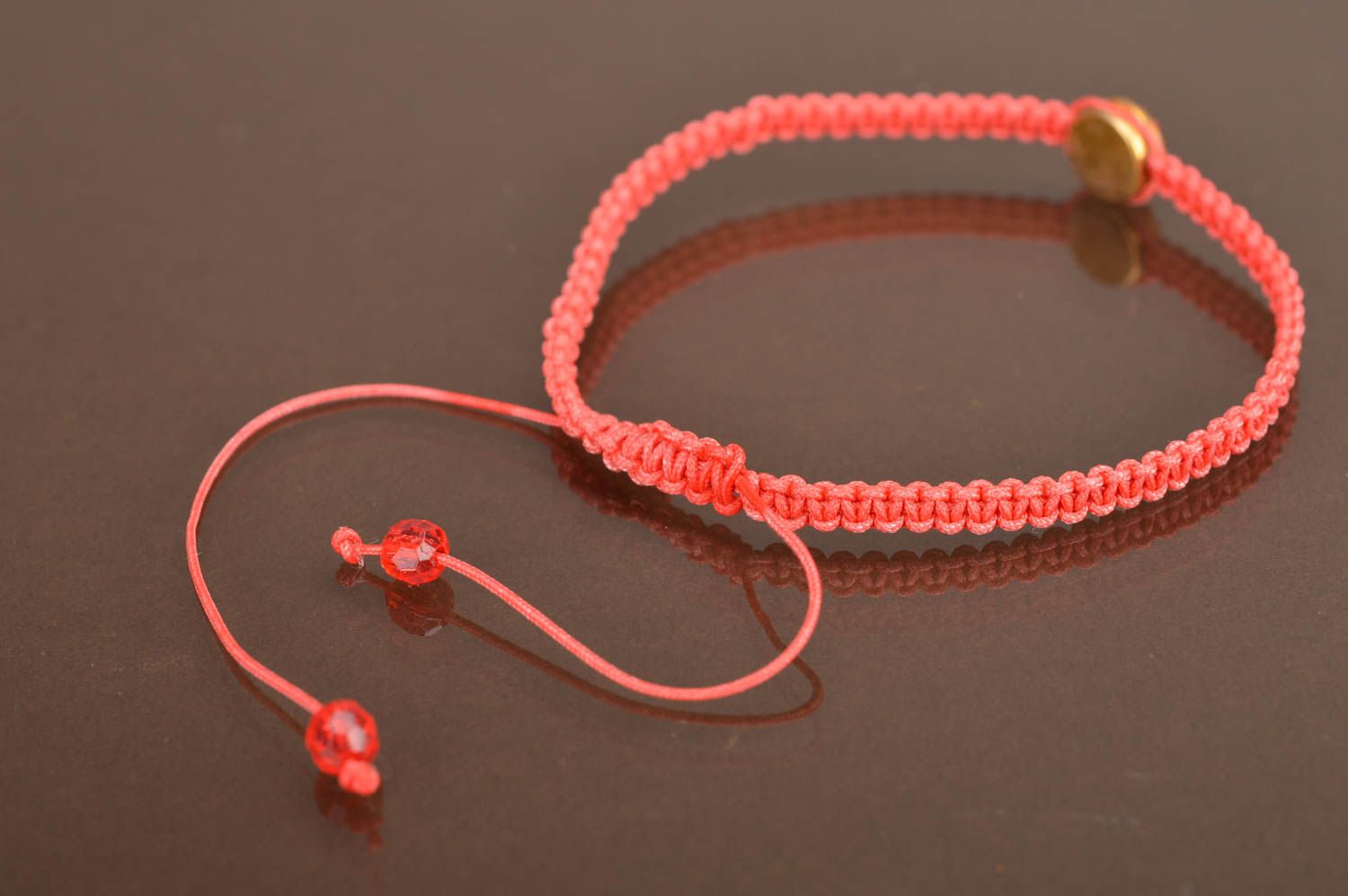 Красный браслет на ногу из шнура плетеный ручной работы для истинных модниц фото 5