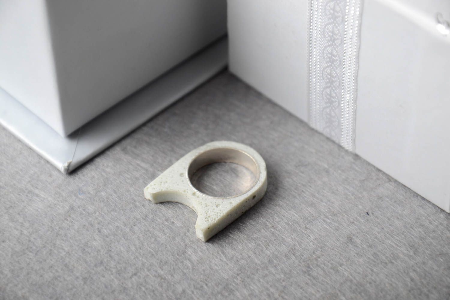 Кольцо ручной работы из бетона эксклюзивное кольцо необычное женское кольцо фото 1