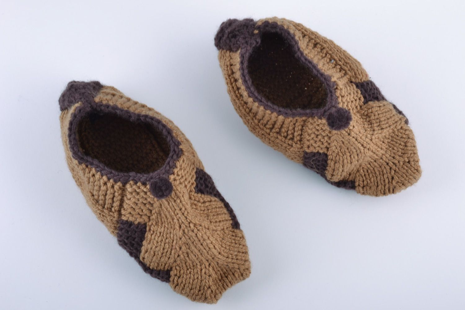 Unusual beautiful women's knitted half-woolen slippers of brown color photo 3