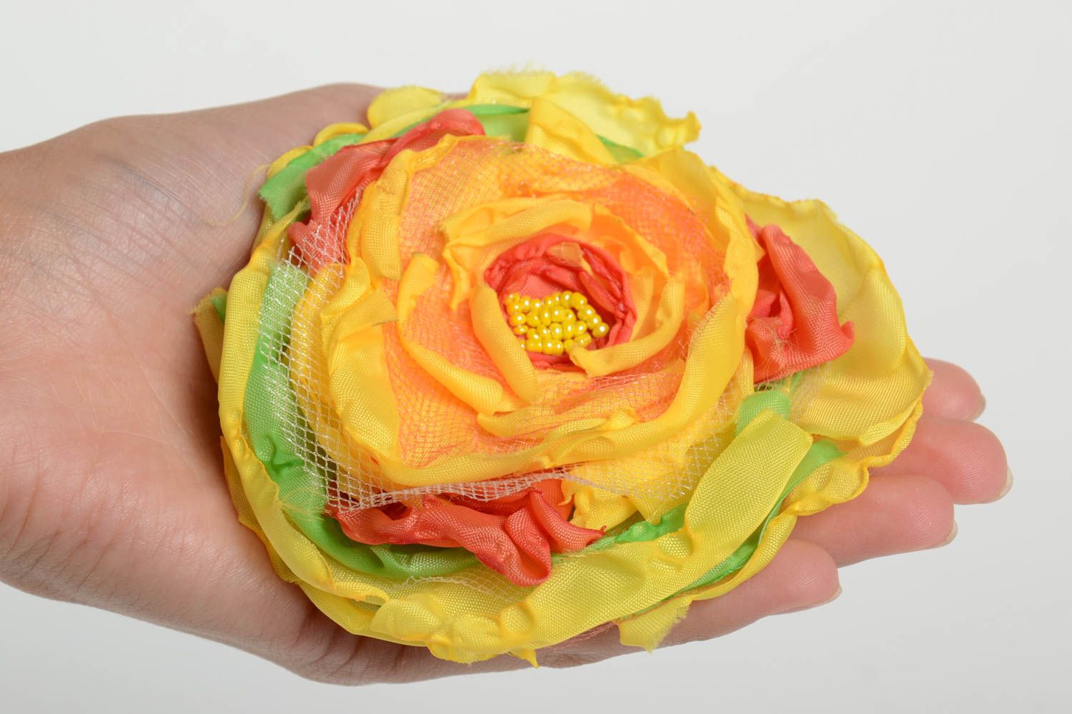 Broche fleur Bijou fantaisie fait main Accessoire femme jaune stylé en rubans photo 4