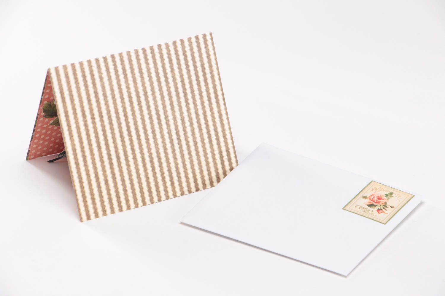 Handgemachte 3d Grußkarte mit Umschlag aus Pappe und Papier Scrapbooking Technik foto 4