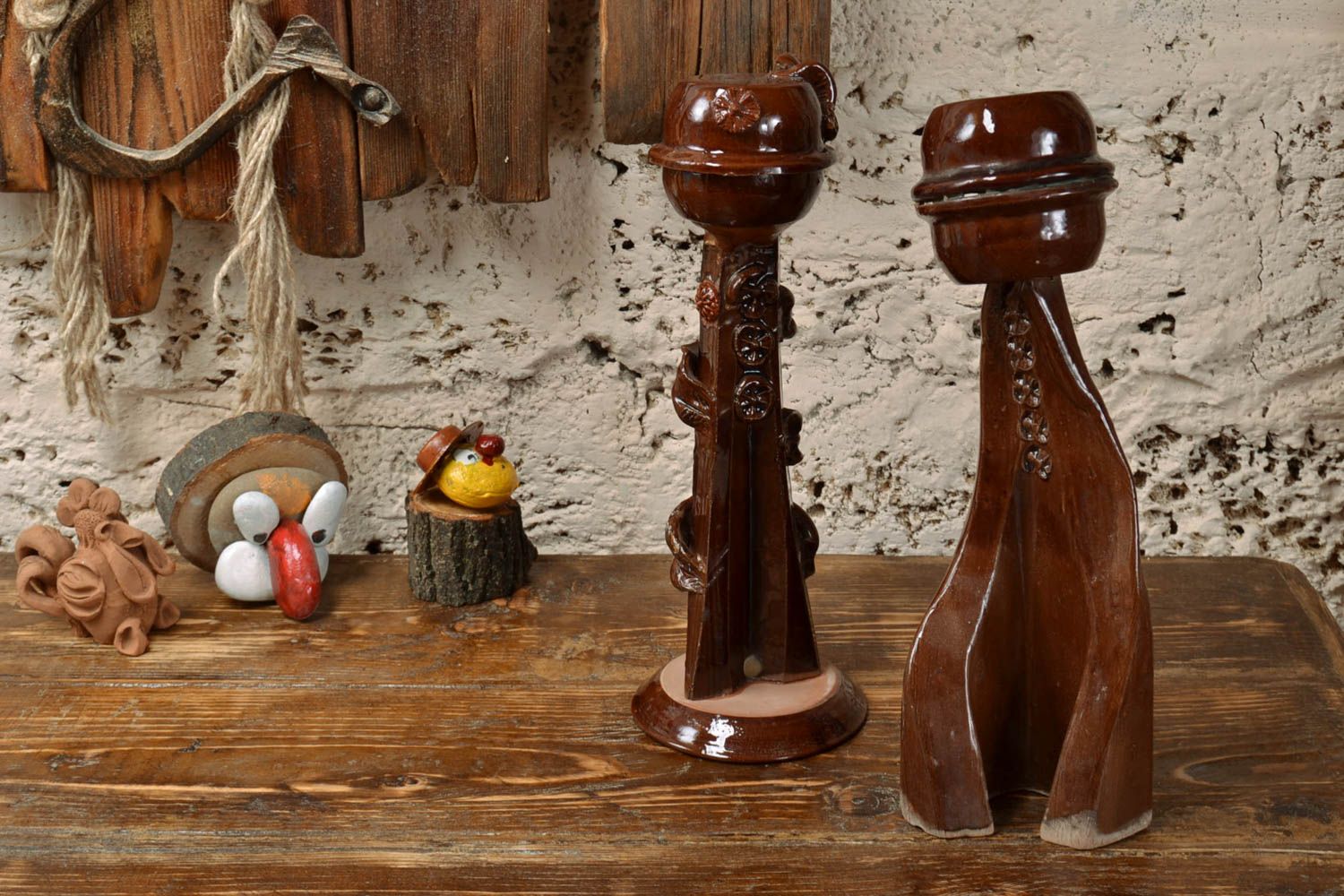 Пара статуэток из глины с глазурью ручной работы коричневые оригинальные на стол фото 1