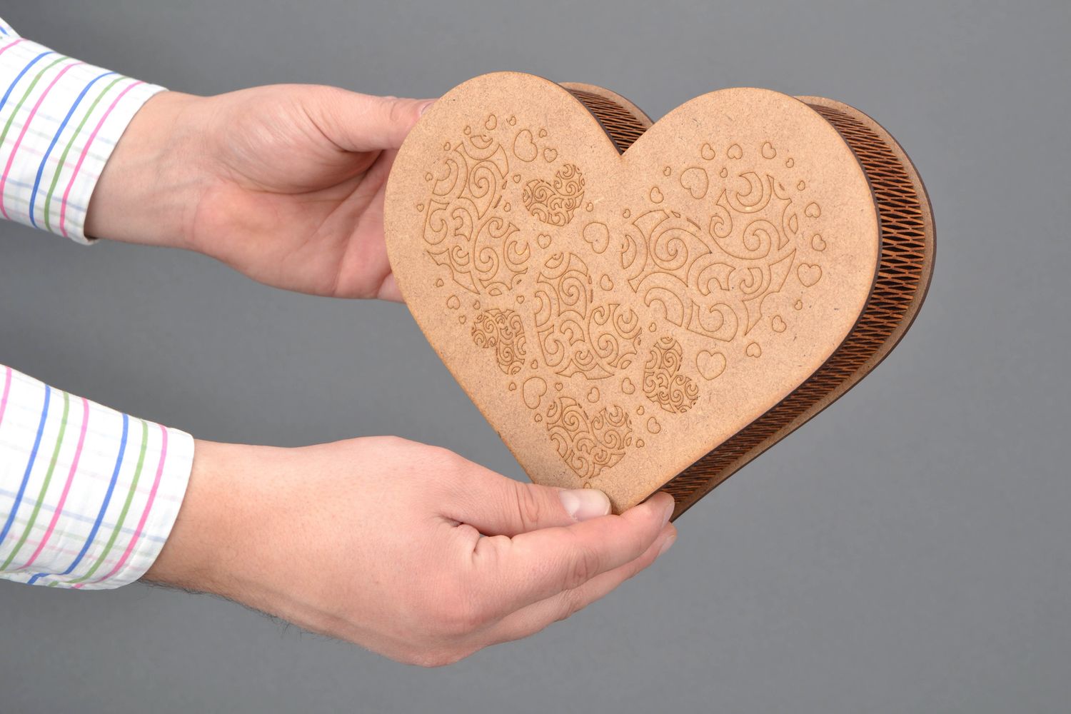 Coffret fait main en bois Coeur avec motif photo 2