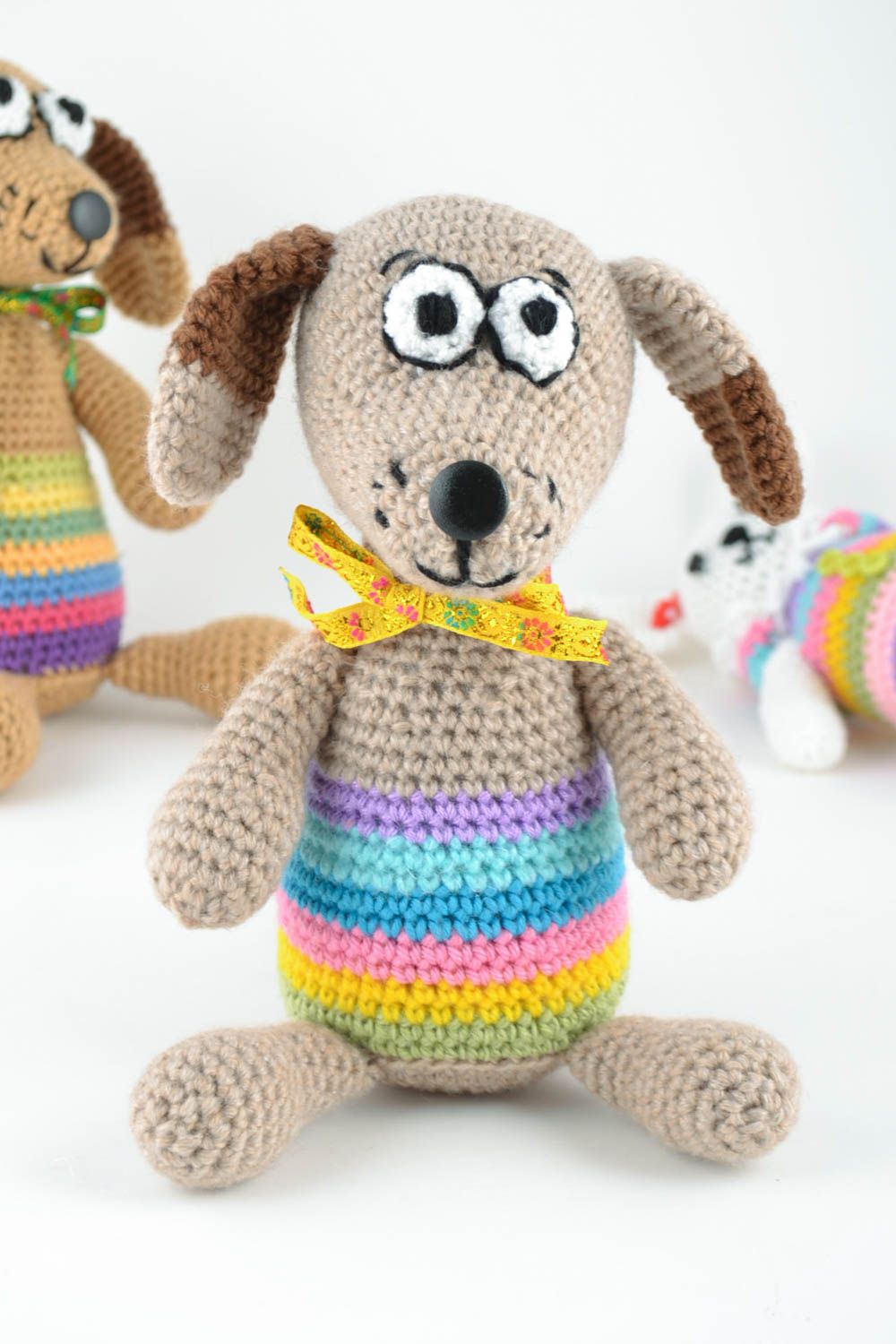 Juguete de peluche tejido de lana hermoso para niños perro con lazo foto 1