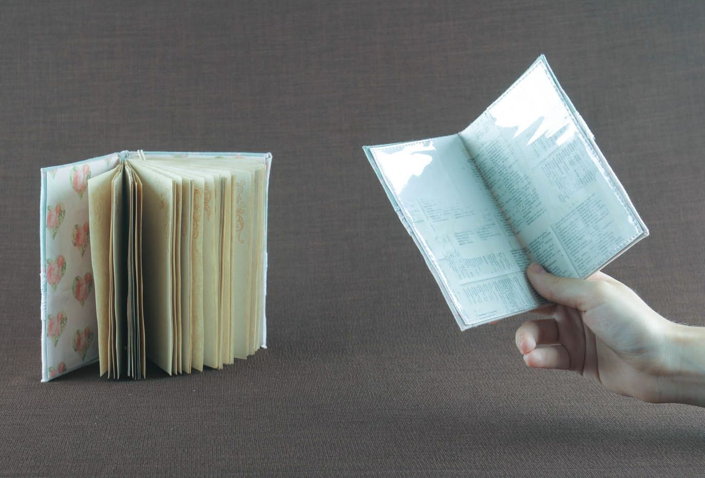 Bloco de notas e capa para passaporte feito à mão de tecido com cheiro  decorado com elementos decorativos  foto 5