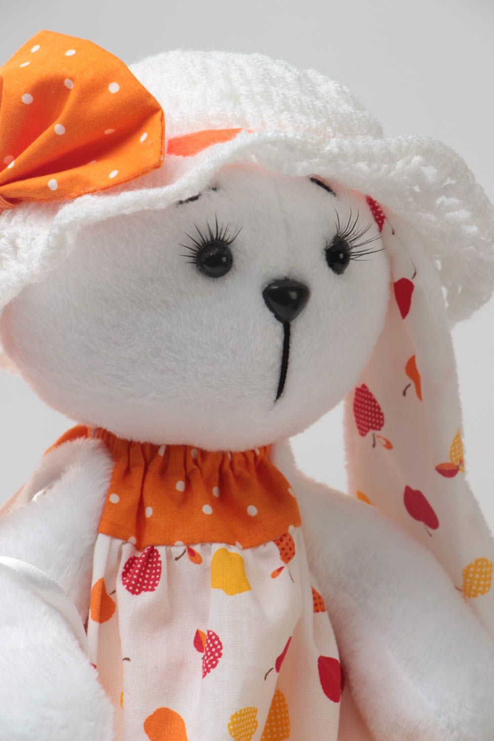 Textil Kuscheltier Hase mit Schnecke handgemachtes Spielzeug für Kinder foto 3