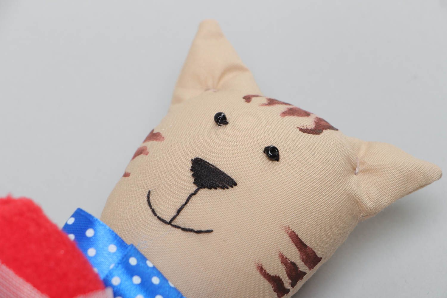 Авторская тканевая игрушка ручной работы Мартовский кот из хлопка и атласа  фото 3