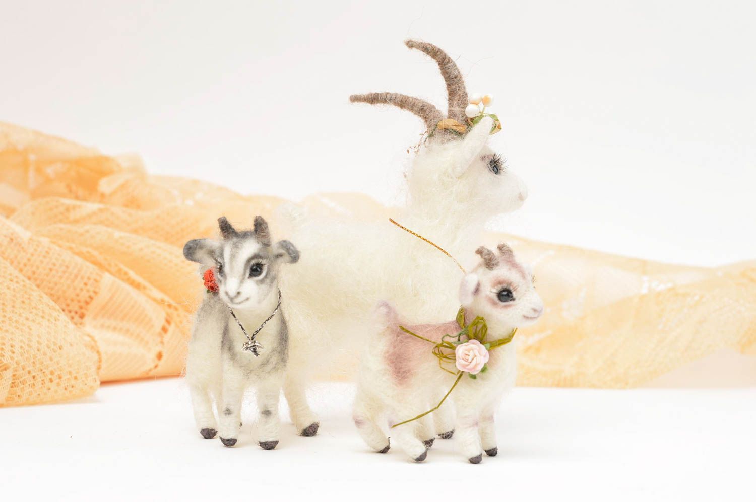 Juguetes artesanales de lana muñecas de peluche regalos originales para niños foto 1