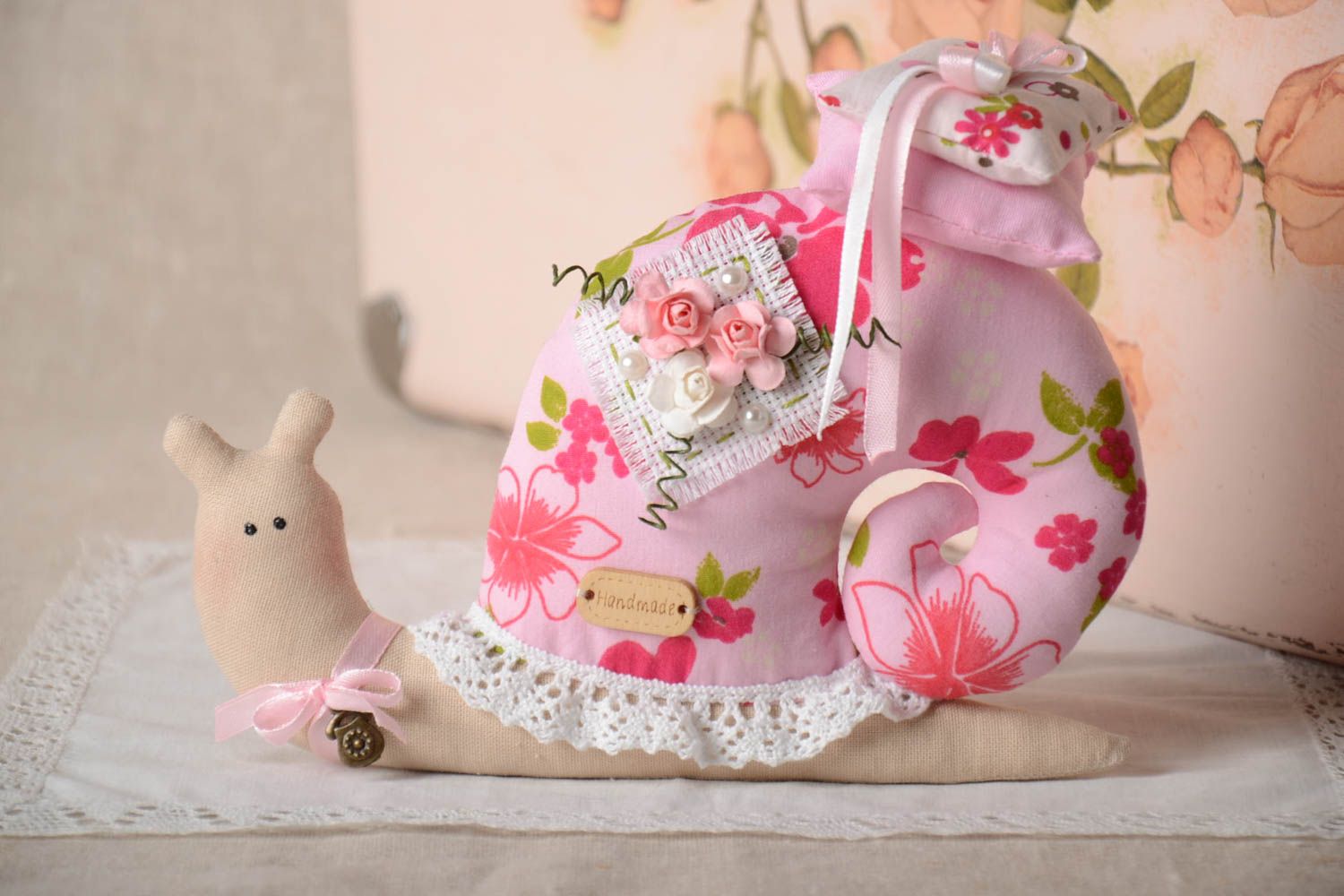 Handmade Kuscheltier Schnecke Stoff Tier Designer Geschenk aus Baumwolle rosa foto 1