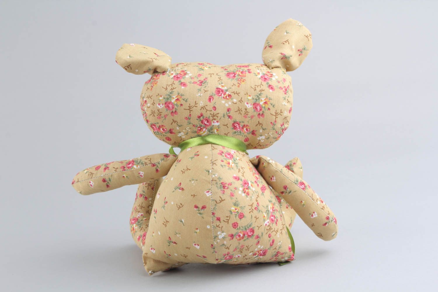 Brinquedo macio têxtil feito à mão de algodão Ursinho de materiais naturais  foto 2