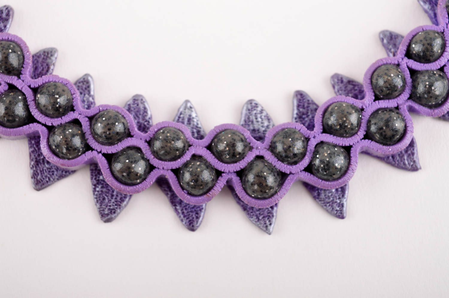 Collier pâte polymère Bijou fait main violet sur chaîne Accessoire femme photo 3