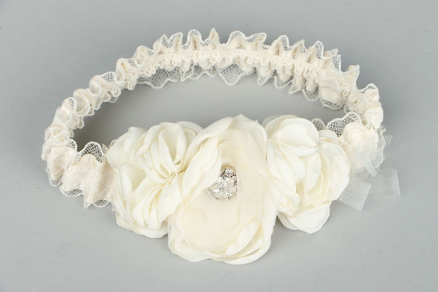 Bridal garter with lace photo 3
