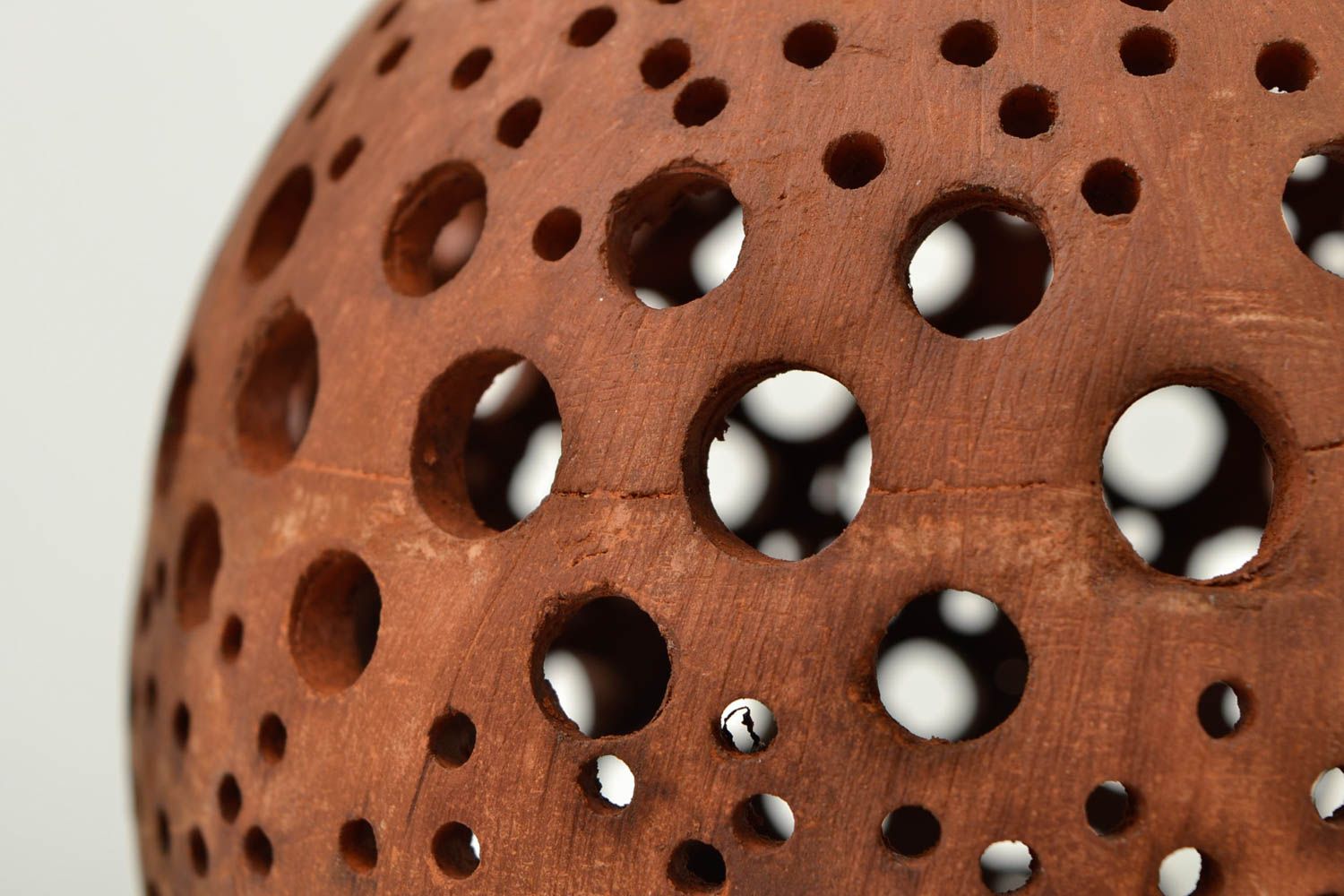 Керамический светильник подарок ручной работы подсвечник из глины в форме шара фото 5
