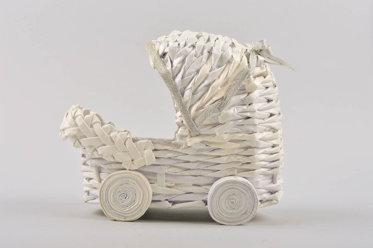 Decorative handmade designer carriage shaped paper basket made of rolled paper photo 4
