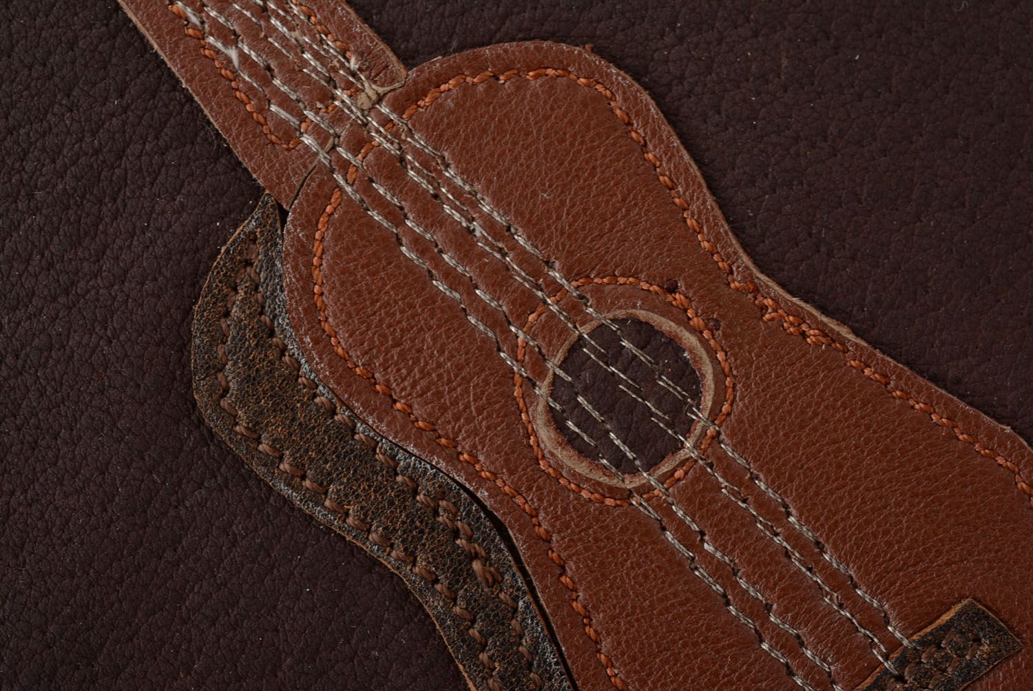Capa para passaporte de couro feita à mão Guitarra foto 4