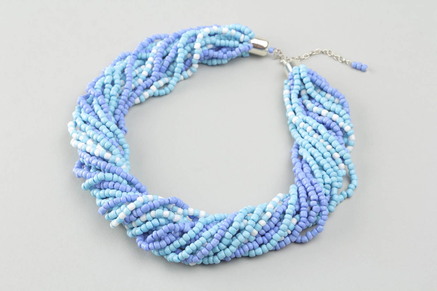 Blue beaded necklace photo 3