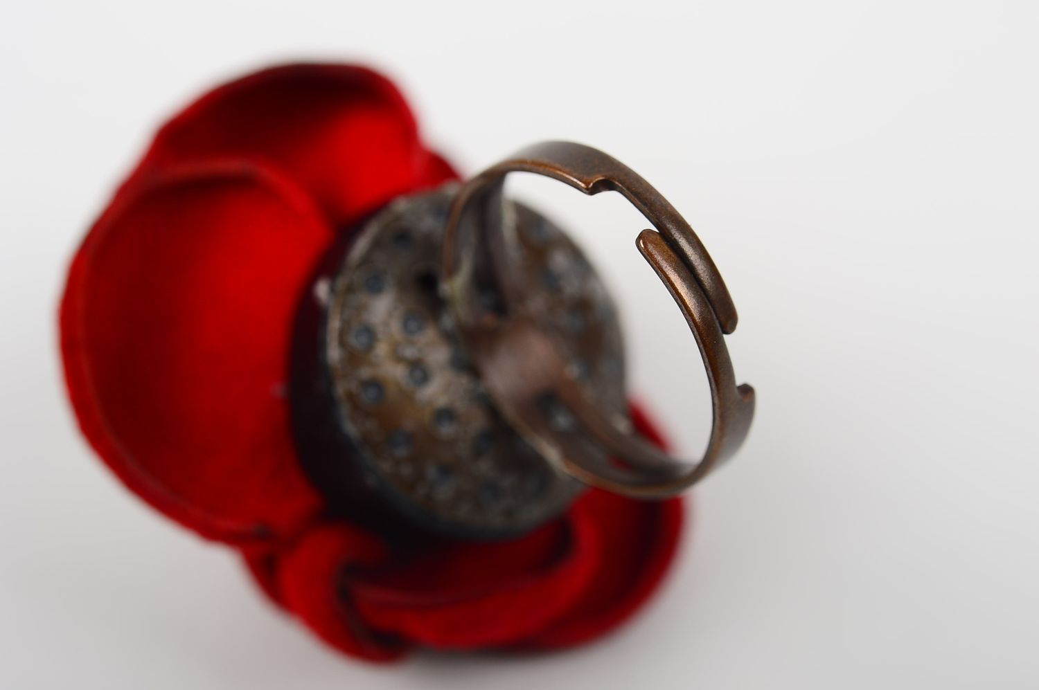 Кольцо ручной работы кольцо из кожи красное украшение из кожи роза красивая фото 4