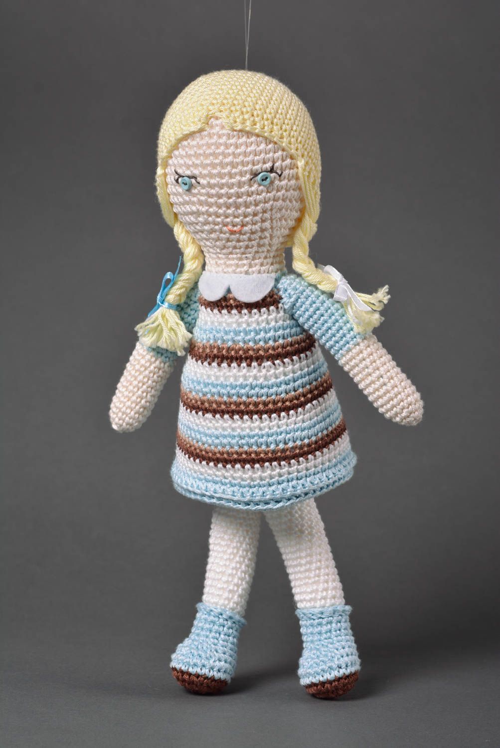 Handmade Designer Puppe Stoff Spielzeug gehäkelte Puppe Mädchen im blauen Kleid foto 1