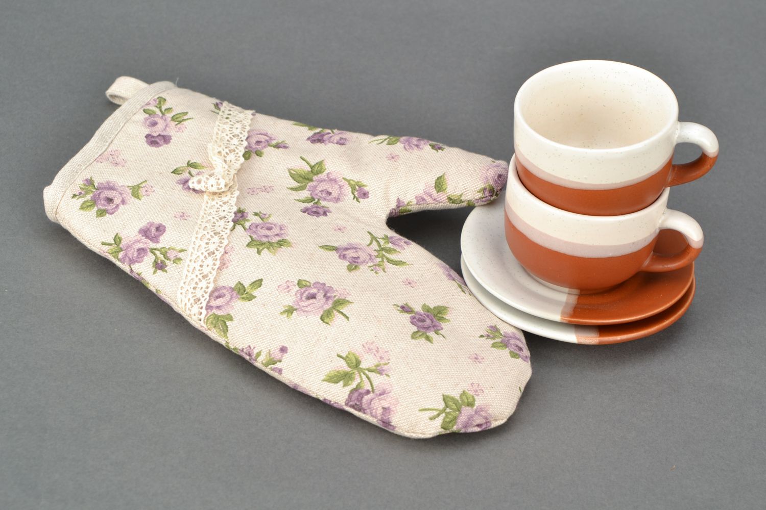 Gant de cuisine motif fleurs en coton et polyamide avec dentelle fait main  photo 1