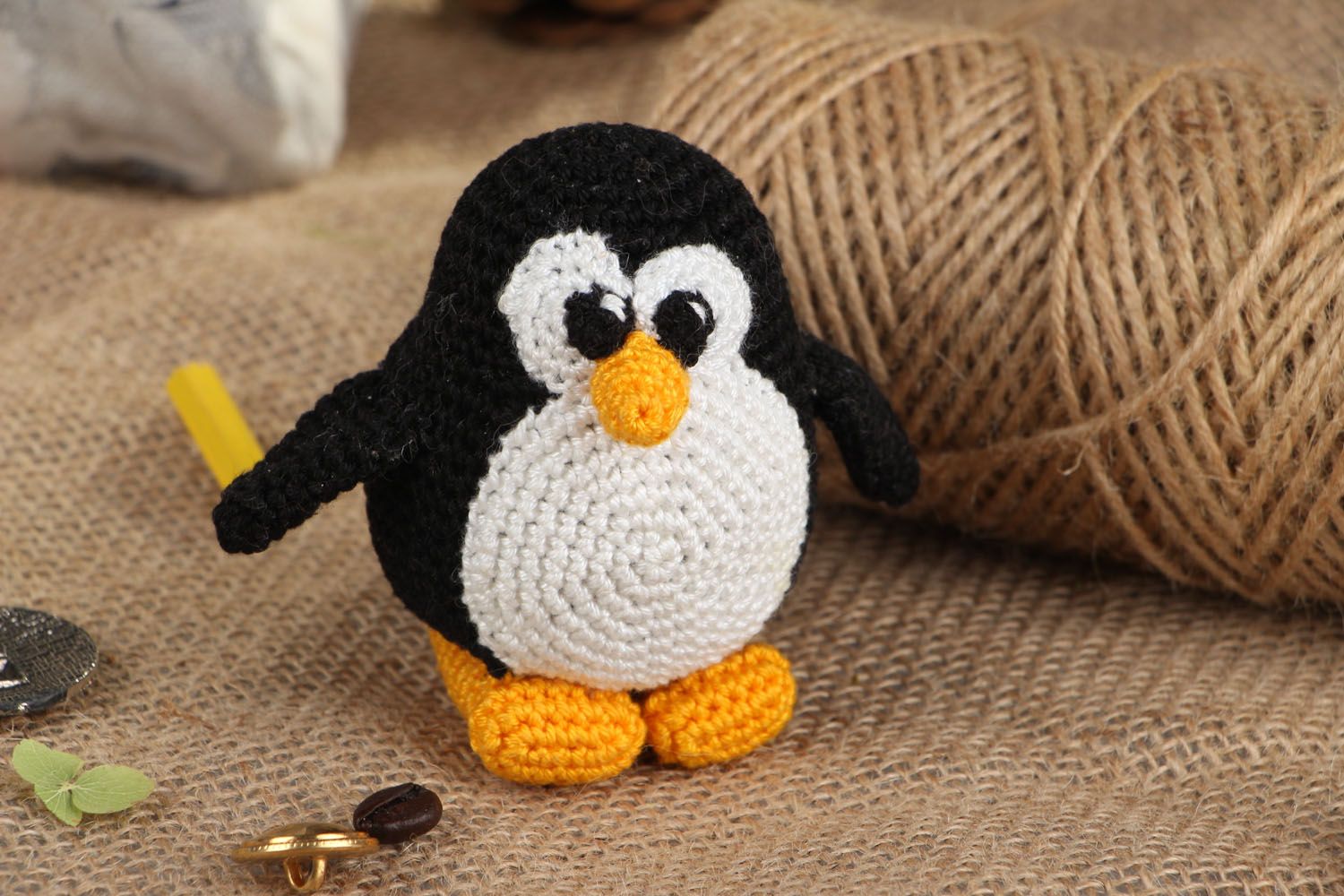Poupée Pingouin originale au crochet faite main photo 5