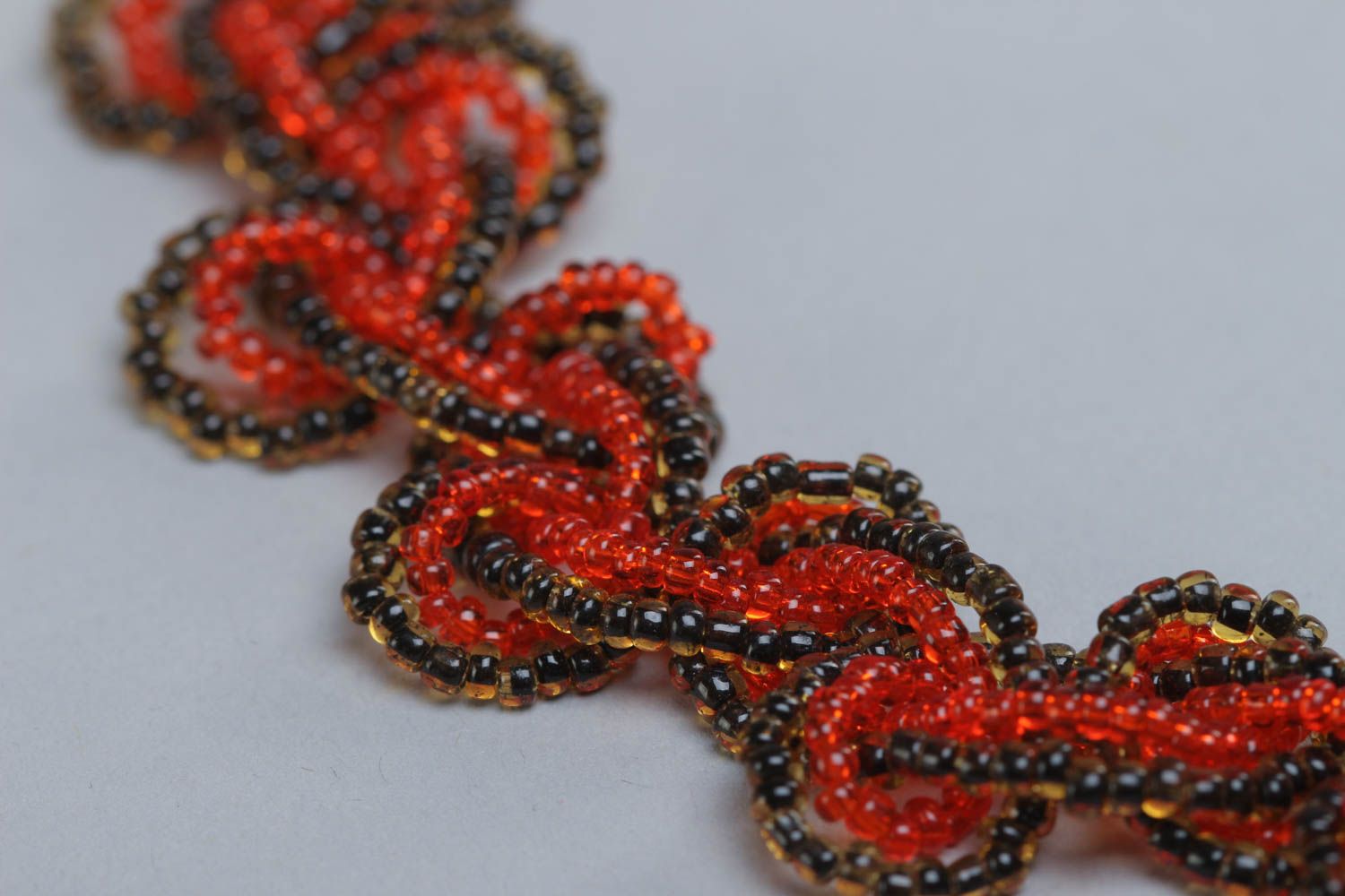 Плетеное ожерелье из бисера ручной работы нарядное красивое длинное интересное фото 3