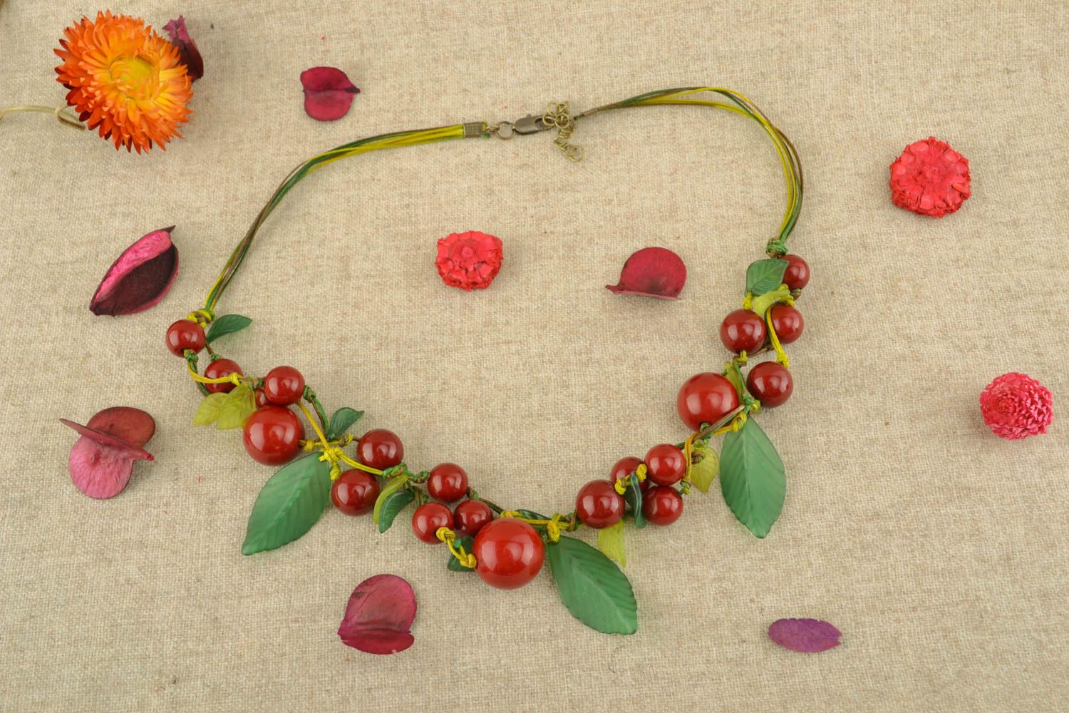 Plastic beaded necklace Berries photo 5