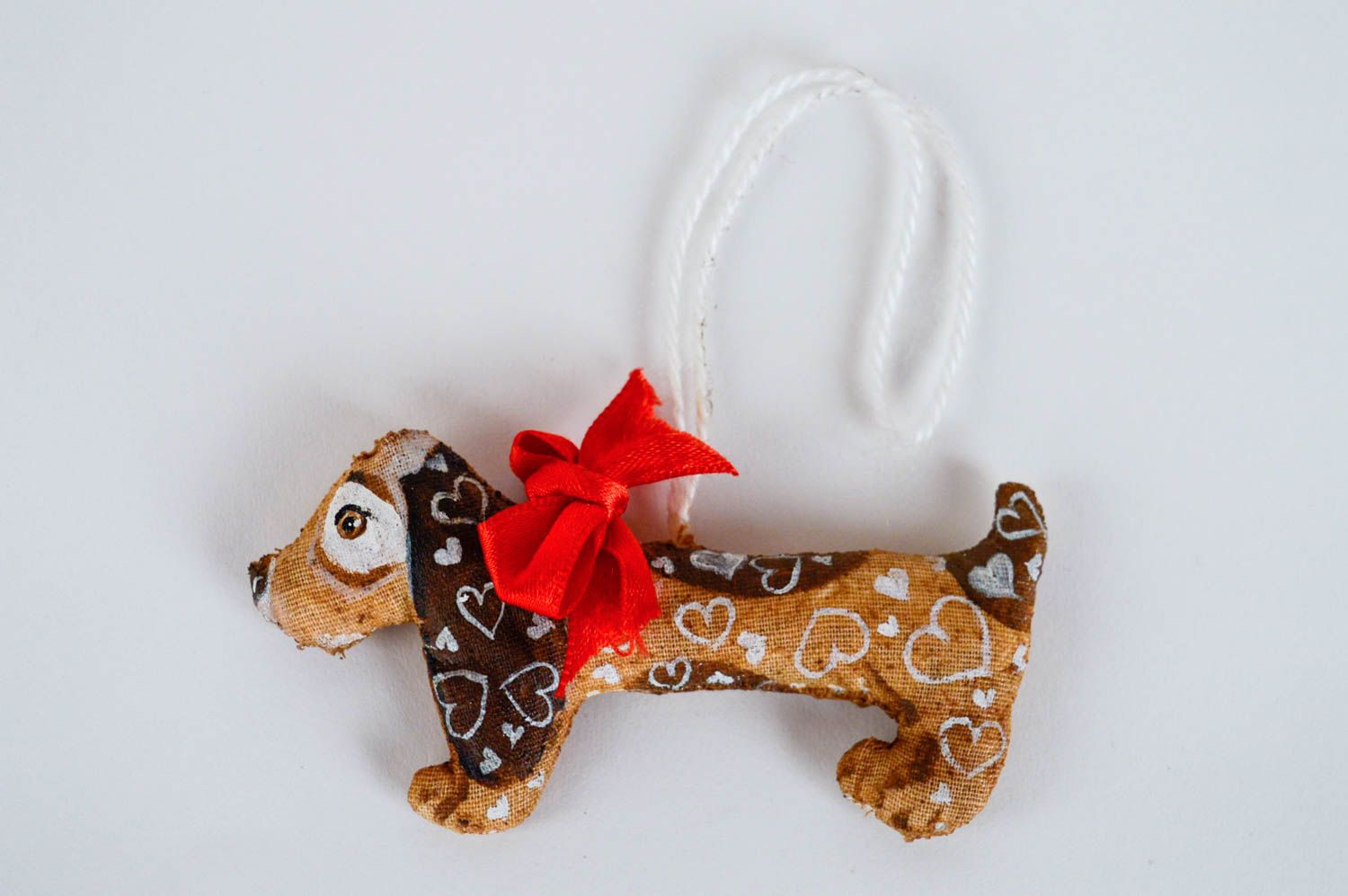 Peluche chien petite décorative à accrocher brune à motif parfumée faite main photo 1