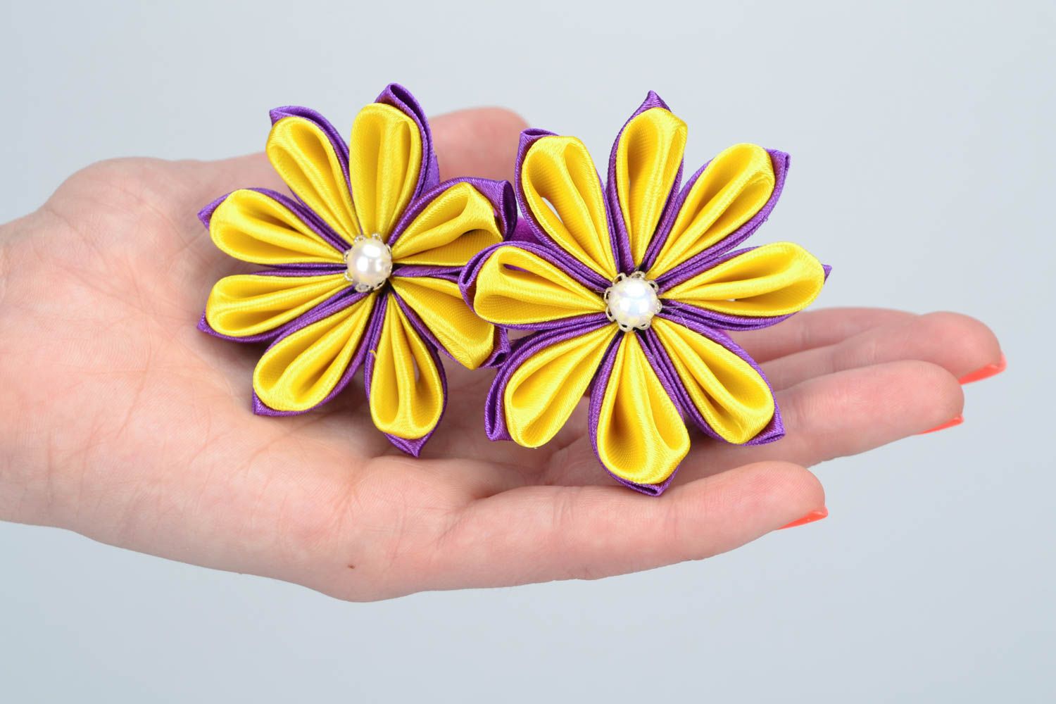 Élastiques à cheveux faits main fleurs kanzashi satin jaune violet de 2 pièces photo 2