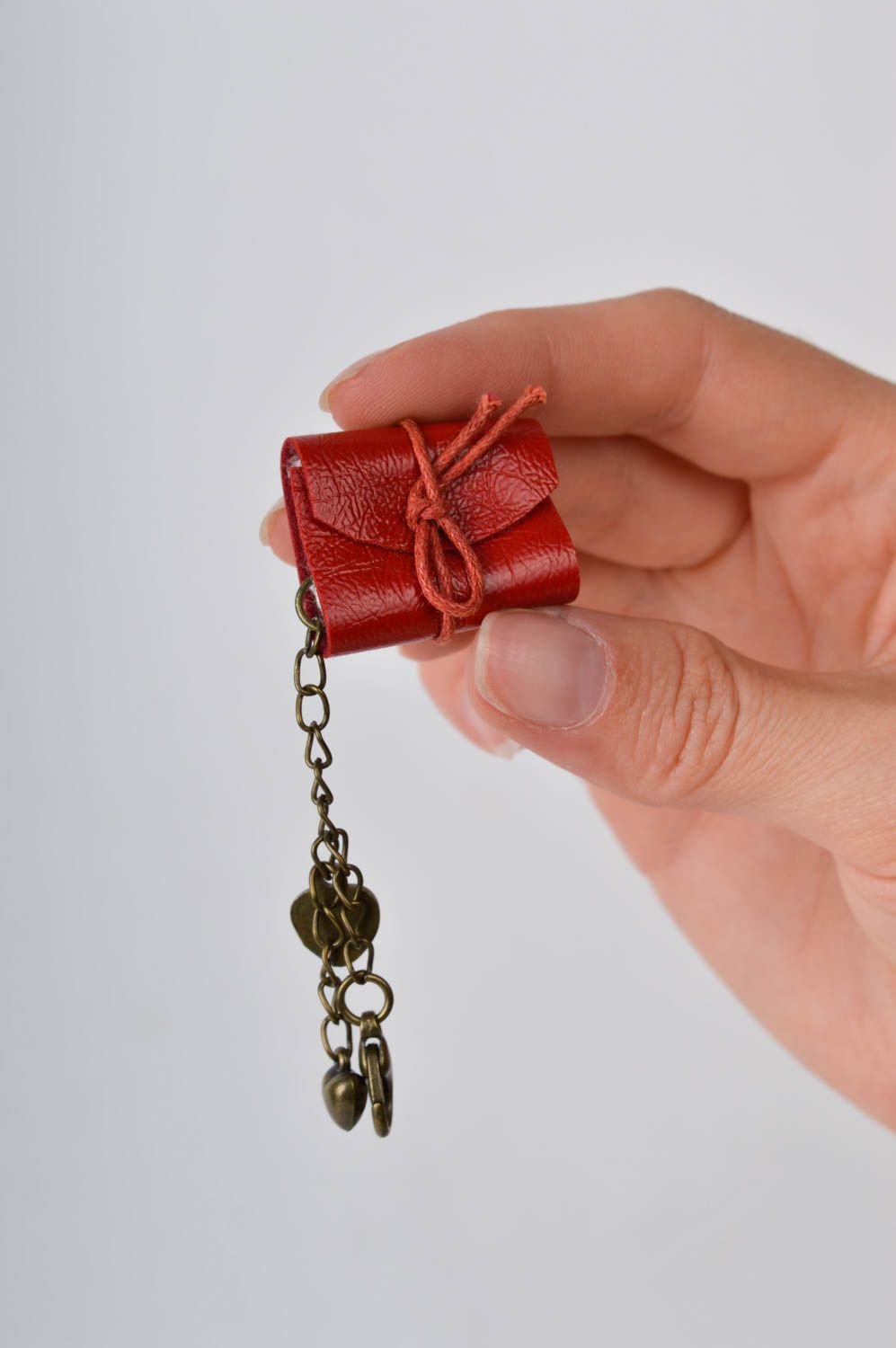Porte-clés fait main Accessoire design petit bloc-notes rouge Cadeau original photo 2