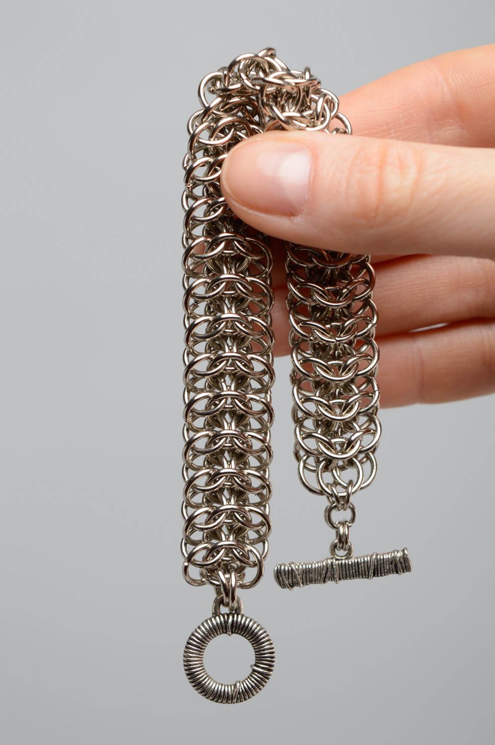 Bracelet en cotte de maille en métal fantaisie fait main de créateur femme photo 3