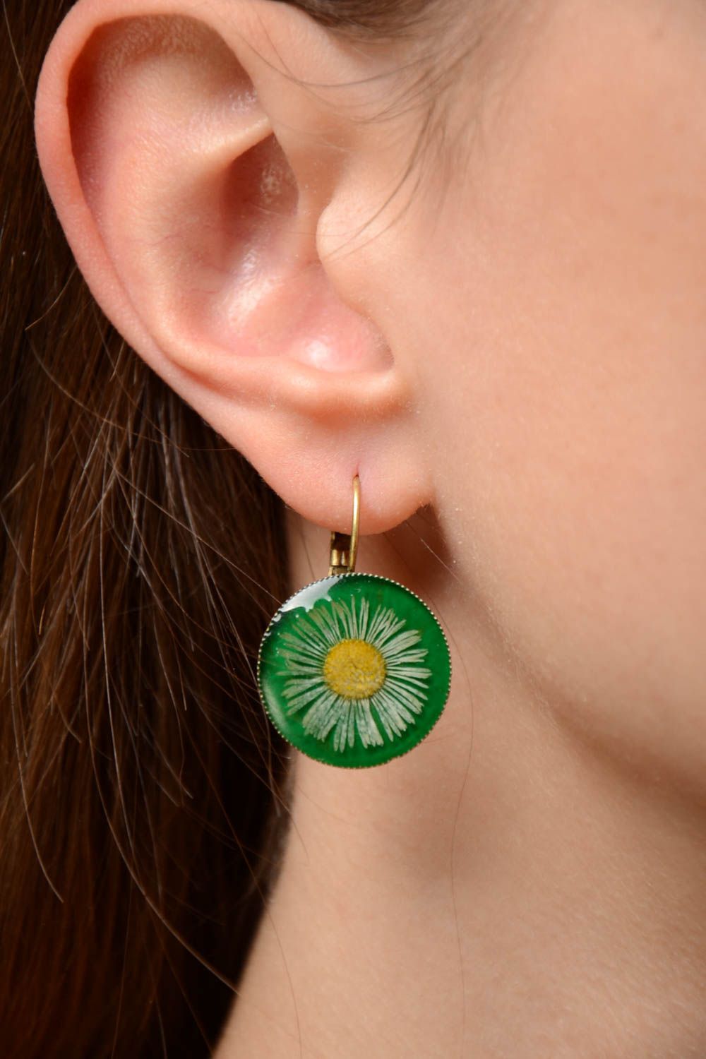 Beautiful green round handmade earrings with dried flowers coated with epoxy photo 2