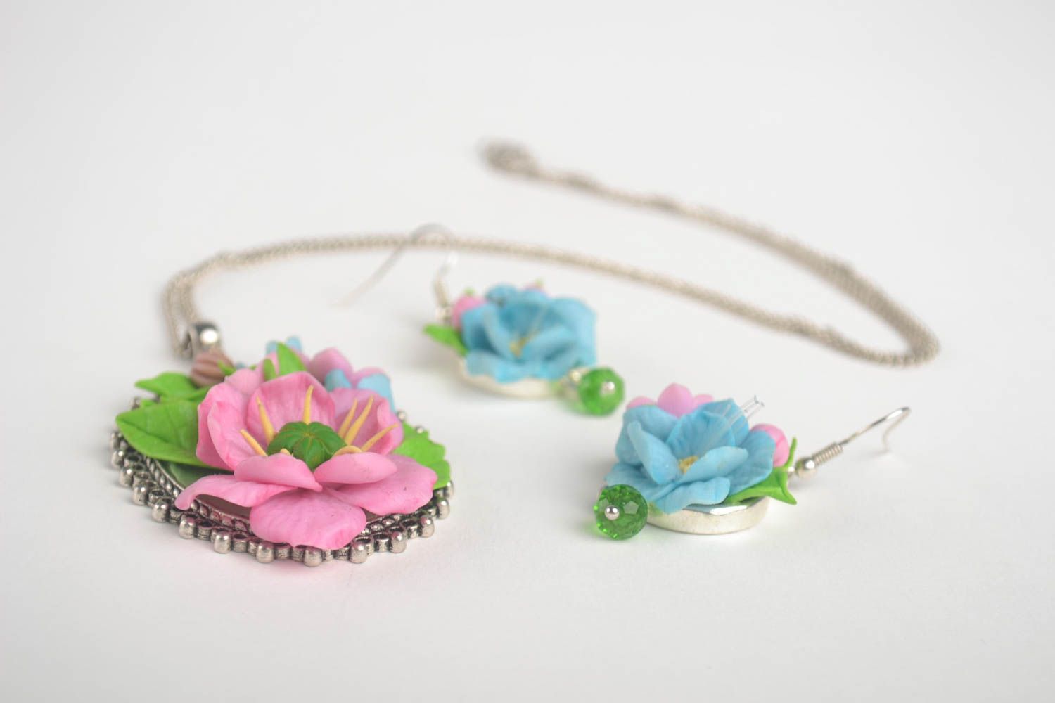 Beautiful handmade jewelry set plastic pendant plastic earrings cold porcelain photo 4