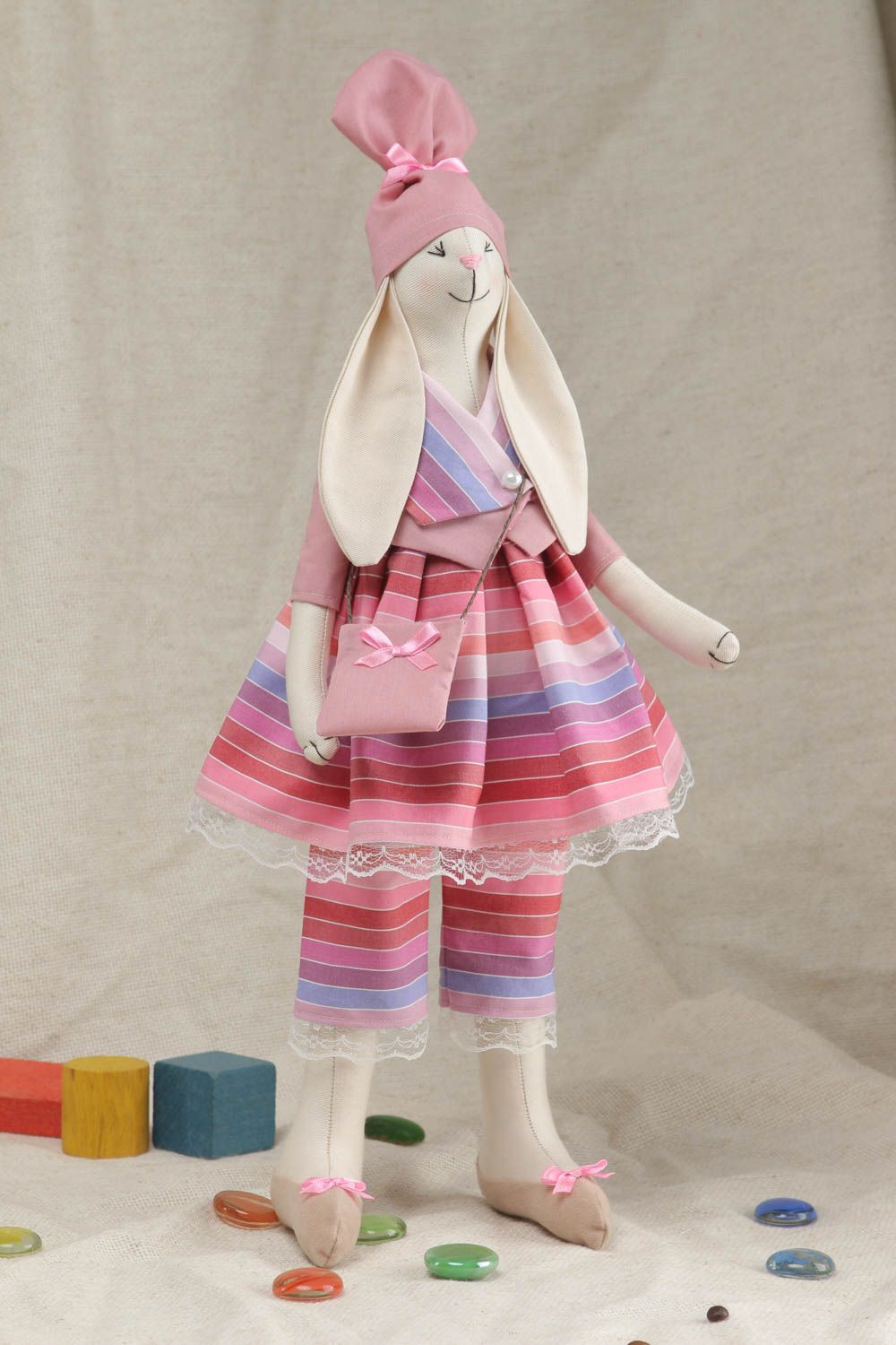Мягкая игрушка из ткани Зайчиха-модница фото 5