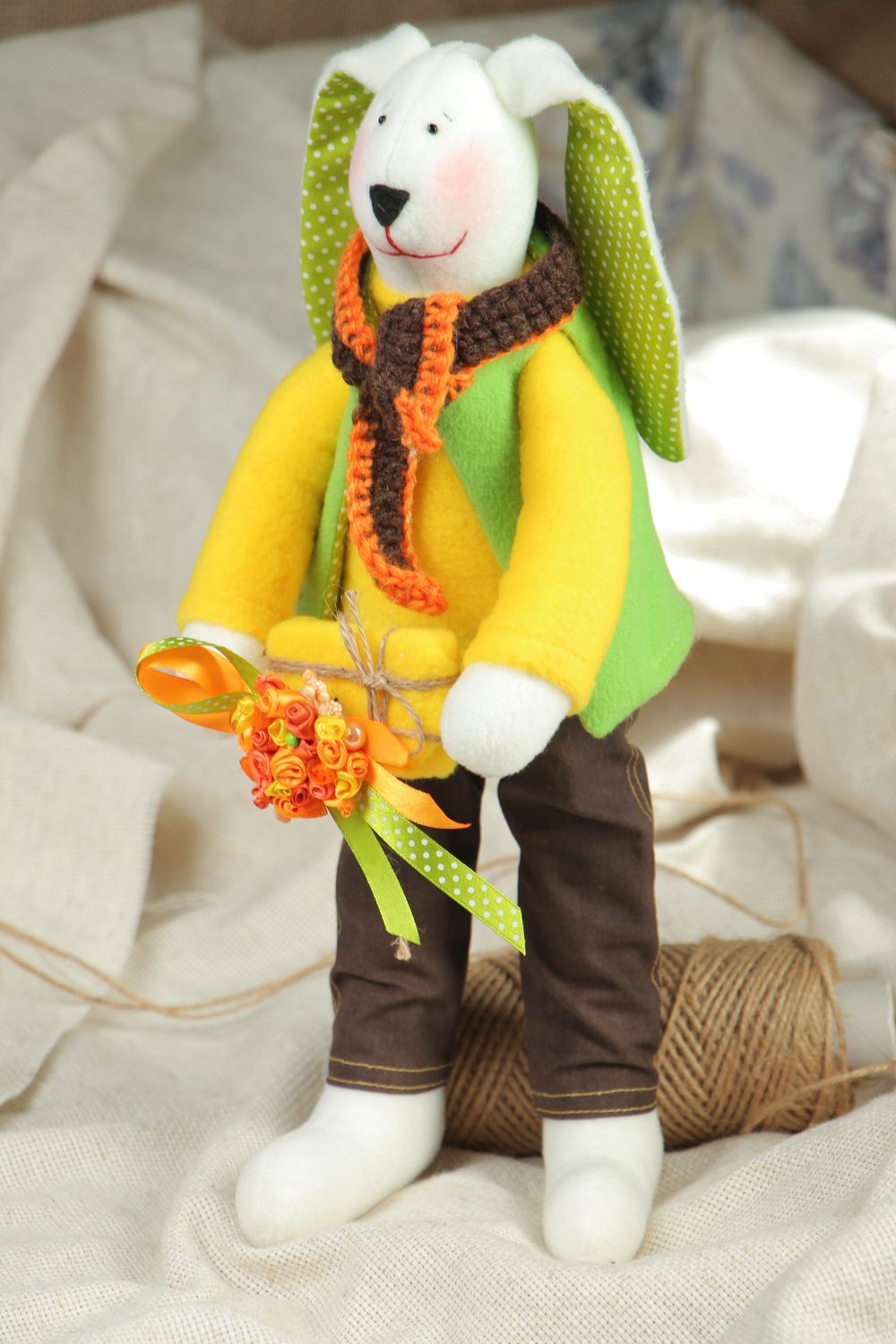 Текстильная игрушка заяц с цветами фото 5