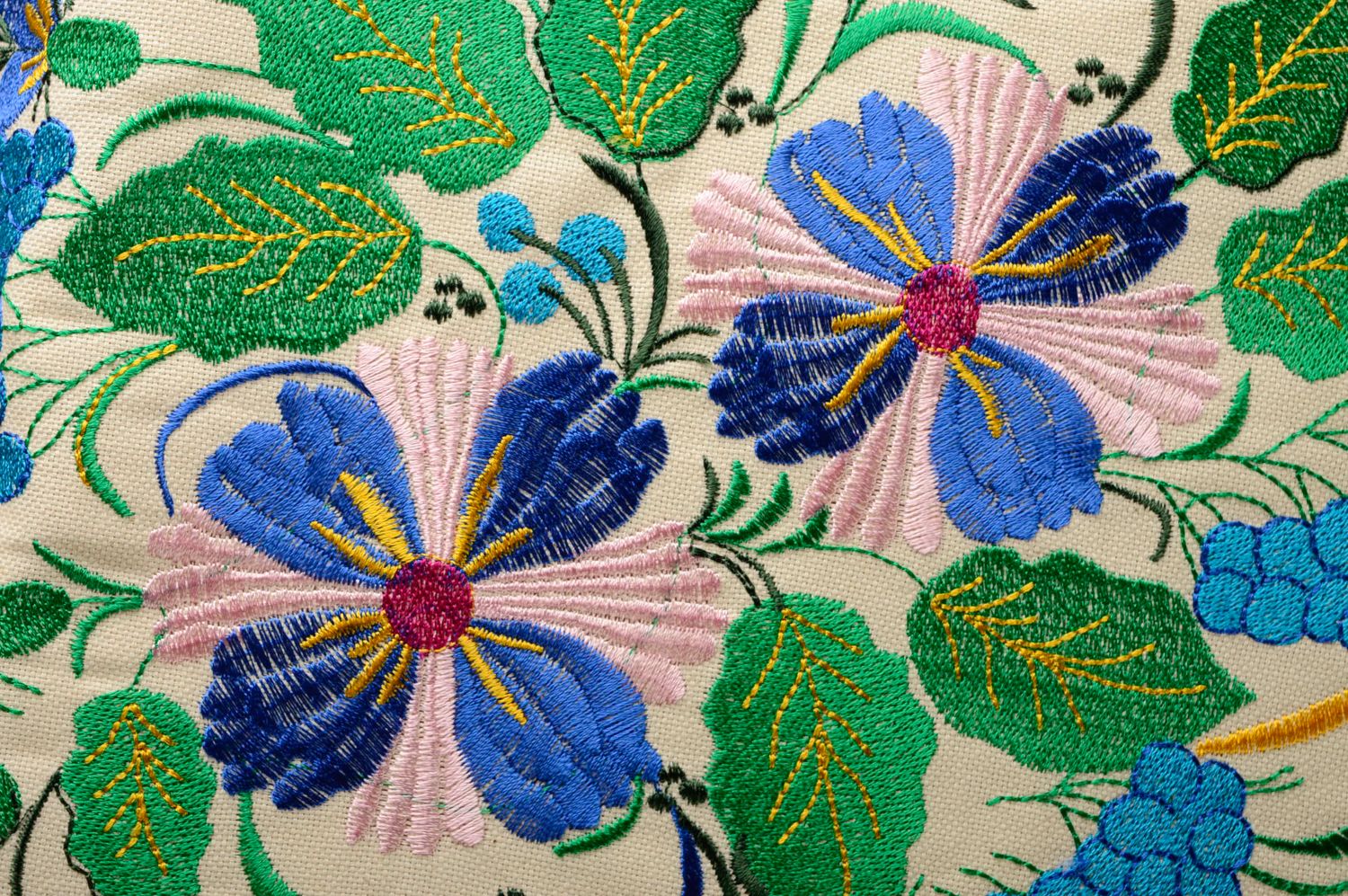 Текстильная сумка ручной работы с вышивкой в украинском стиле фото 3