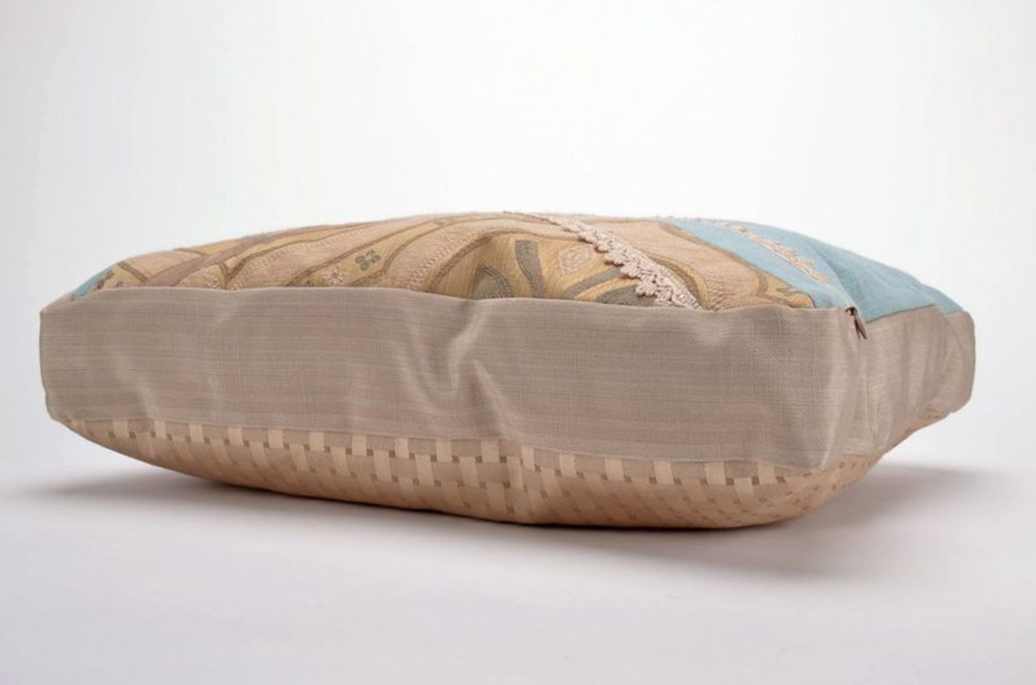 Подушка из хлопка и полиэстера с кружевом фото 2