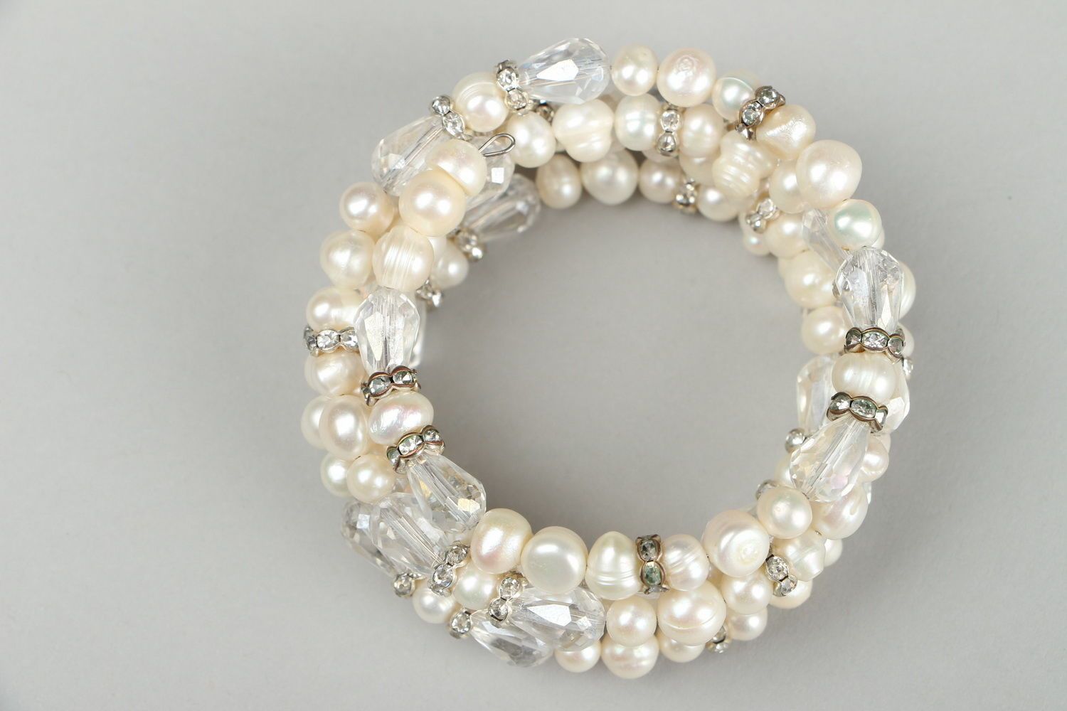 Handmade bracelet made of pearls and Czech crystal photo 3