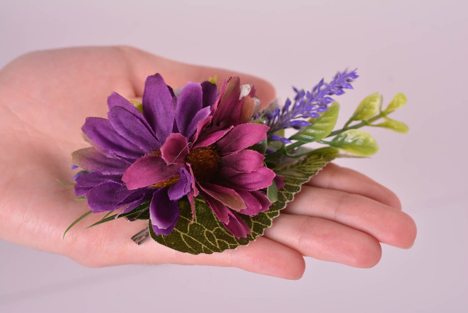 Украшение ручной работы заколка с цветком крупная аксессуар для волос темная фото 2