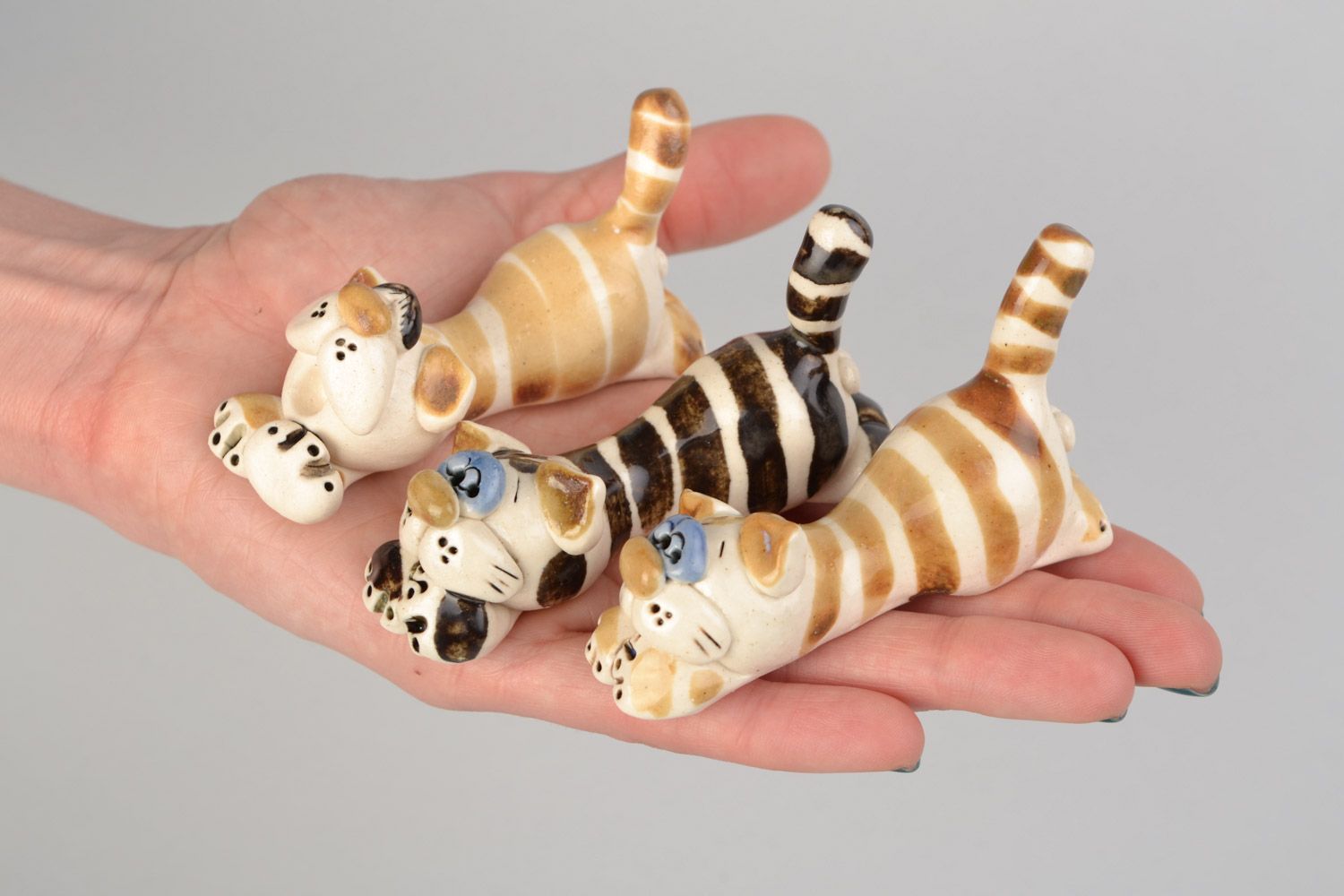 Set of 2 funny handmade ceramic figurines of striped cats painted with glaze photo 2
