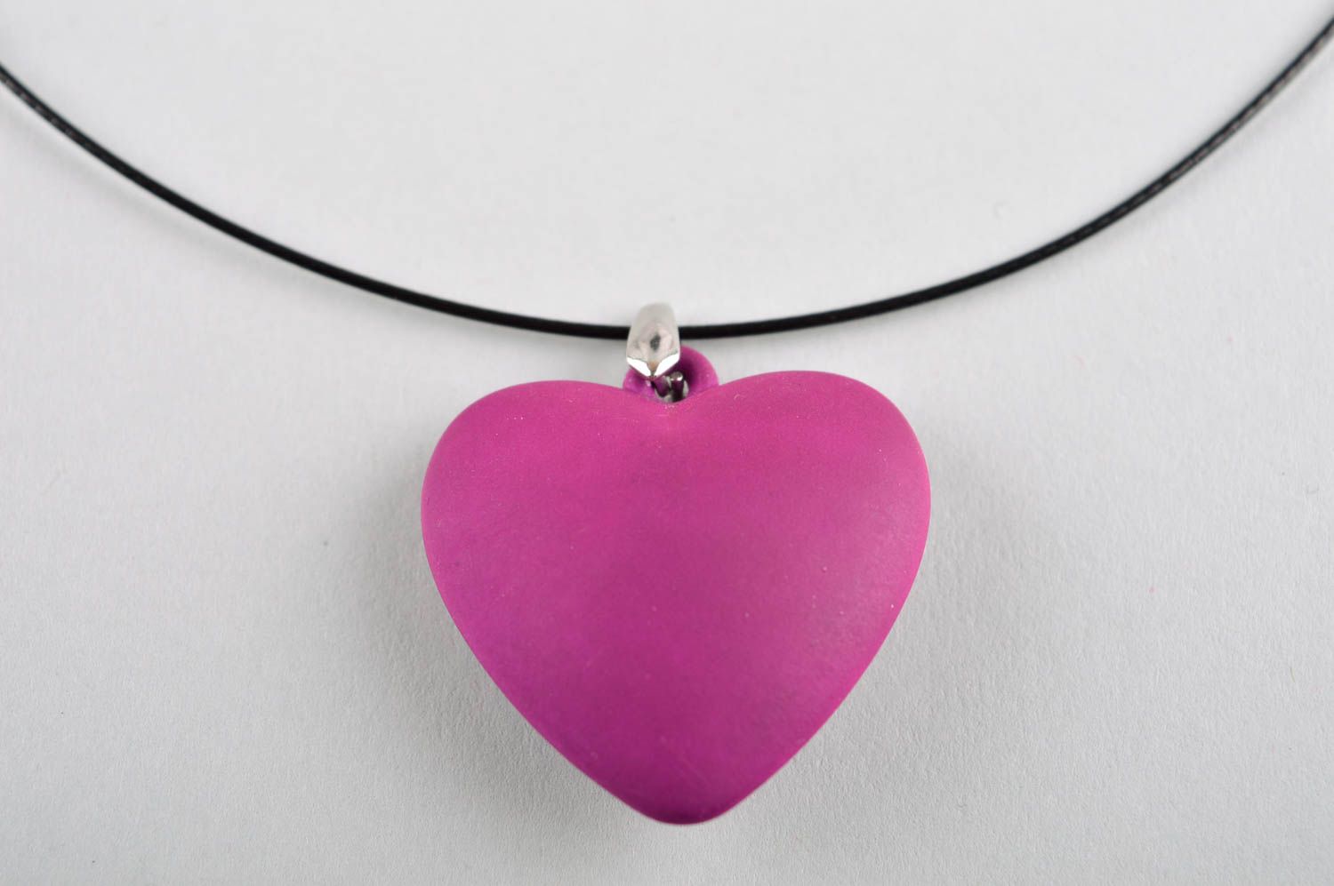 Pendentif plastique Bijou fait main coeur rose Accessoire femme design photo 3