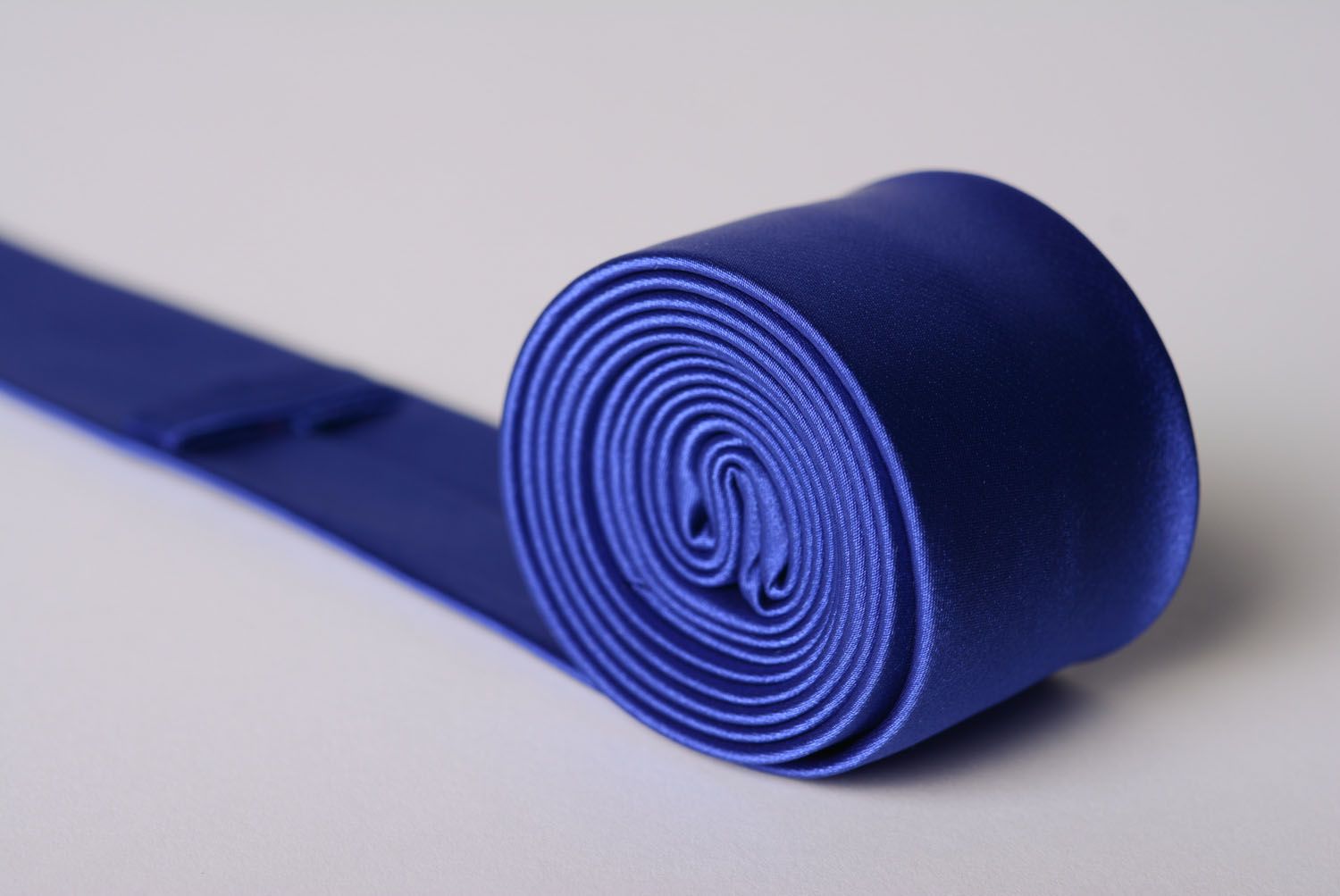 Cravate en satin faite main Bleu marine photo 3