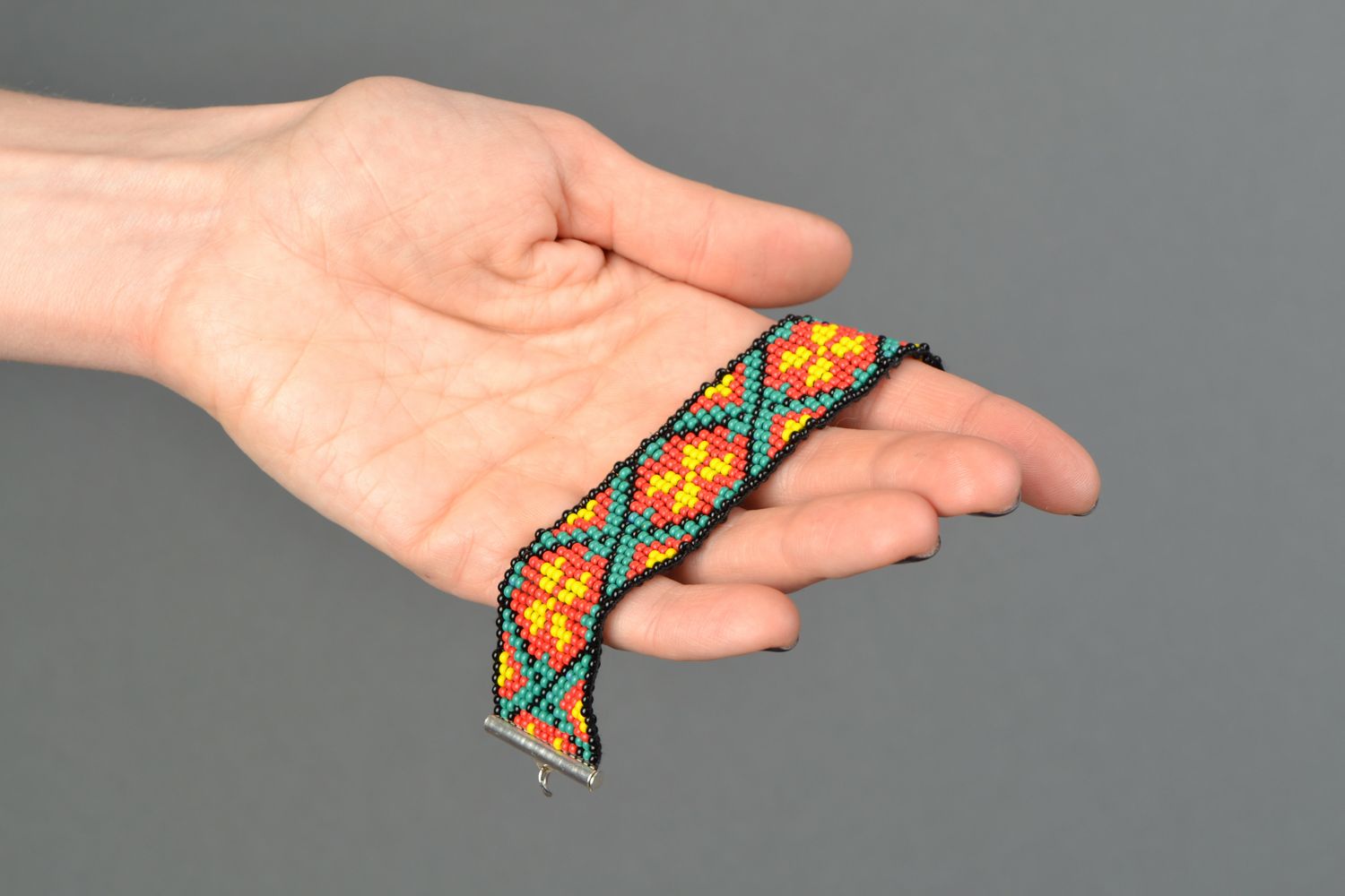 Enges Armband mit Ornament im ethnischen Stil foto 2