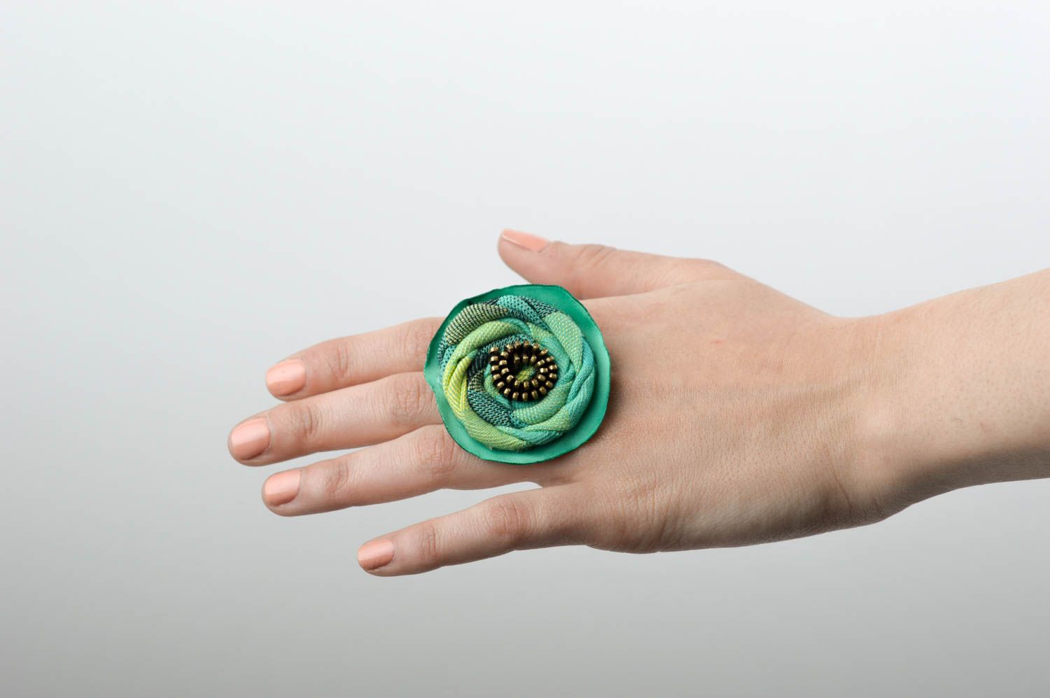 Женское кольцо украшение ручной работы украшение из ткани зеленое кольцо фото 1