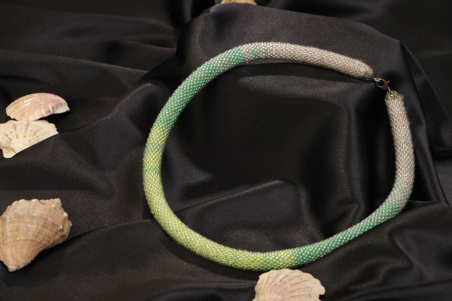 Schmuck Collier handmade aus Rocailles Perlen in Pastellfarben Künstlerarbeit foto 1