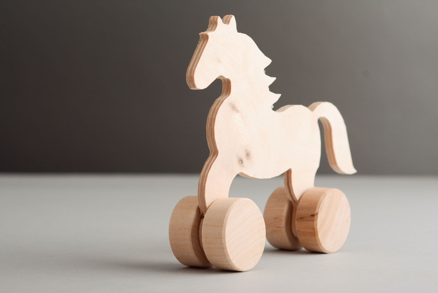 Оригинальная игрушка из дерева на колесиках Лошадь фото 2